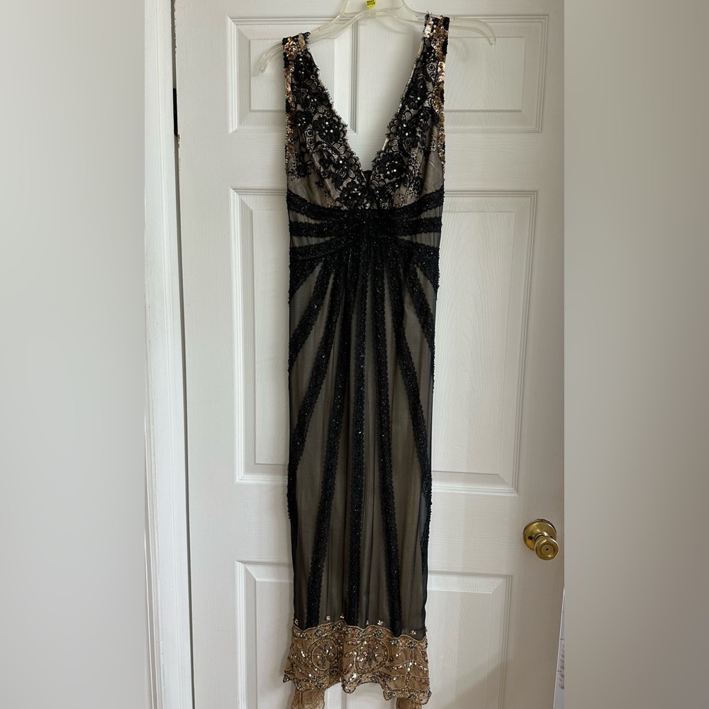 Elegant Black and Gold Backless Dress